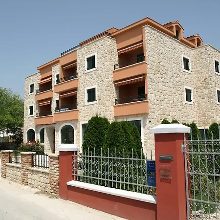 Vedran Apartment *