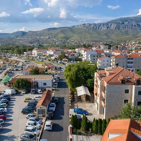 Vedran Podstrana